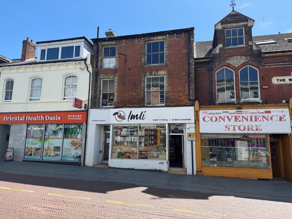 Lot: 66 - COMMERCIAL INVESTMENT AND UPPER PARTS WITH PRIOR APPROVAL FOR TWO, TWO-BEDROOM FLATS - Front of property